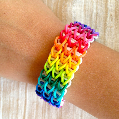 Krazy Looms Bandz Set - Includes Loom, Bands and More! - SHIPS FREE ...